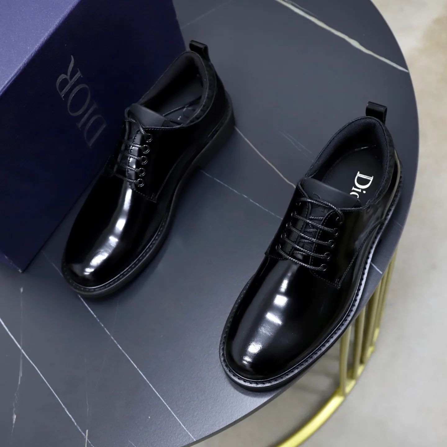 Factory price: 640💰Top original order Brand: Dior DIOR Standard code: Men's size 39-44 (38/45/can be customized) Grade: Same style as the official website Original order quality Material: Original cowhide Water-dyed cowhide lining Original distinguished outsole Style category: Men's fashionable casual leather shoes Distinguished big-name luxury elements top luxury Color: Color of the actual picture